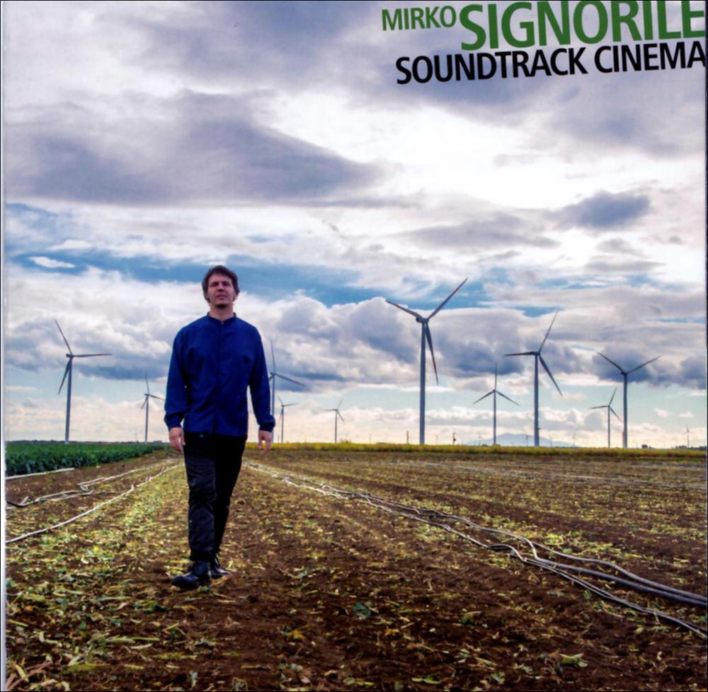Soundtrack è un cd audio composto da 11 brani musicali eseguiti dal musicista pugliese Mirko Signorile. Classe 1974, è attivo con la sua musica da diversi anni sulla scena del jazz italiano, sia come ideatore di progetti che come accompagnatore e in partnership con altri musicisti e cantanti ed è riconosciuto tra i più apprezzati compositori e pianisti contemporanei nel panorama italiano. Per l'etichetta "Auand piano series", Signorile concepisce "Soundtrack cinema", un omaggio al cinema scandito da una serie di colonne sonore inedite composte dallo stesso artista e da alcuni brani già noti dei musicisti Piovani, Ryuichi Sakamoto, Björk, Yann Tiersen. È la visione, l'immagine in movimento, il dinamismo della grande arte del cinema che ispira Mirko in questi brani, in gr...