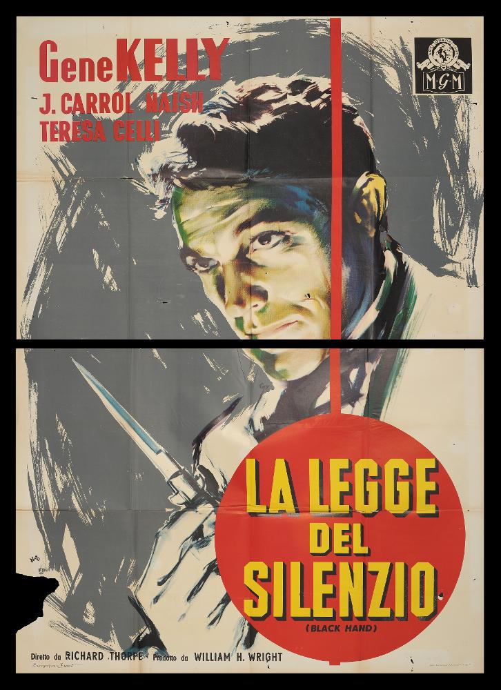 L'immagine riproduce uno dei manifesti conservati presso la Mediateca Regionale Pugliese (vedi Note). Si tratta di una delle versioni grafiche del manifesto del film “La legge del silenzio” diretto da Richard Thorpe. Il manifesto è a firma di Nano, nome d'arte di Silvano Campeggi, come si evince dalla firma in basso a sinistra. Illustratore e pittore di fama mondiale, allievo di Luigi Martinati, fu autore di alcuni tra i più bei manifesti del cinema italiano come 'Via col vento', 'Ben Hur e i suoi quattro cavalli bianchi' e 'Colazione da Tiffany'. Il suo linguaggio stilistico si basa sulla sintesi di forme e linee prediligendo campiture di colore ampie e nette per definire movimenti e figure dai volumi compatti. I suoi disegni apparentemente "semplici" e le monocromie u...