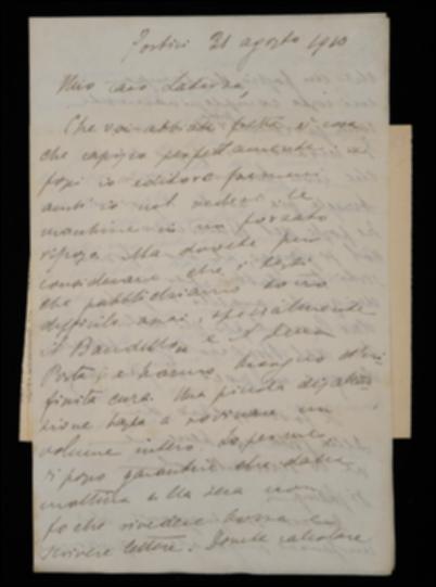 Nella lettera, Fausto Nicolini, scusandosi con Giovanni Laterza, spiega che i ritardi nella correzione delle bozze degli Scrittori d'Italia sono da addebitare alla difficoltà dei testi; intanto del volume di Giambattista Della Porta si rispedisce il frontespizio licenziato, mentre per il volume di Matteo Bandello si deve attendere che Benedetto Croce e Gioacchino Brognoligo rispondano in merito ad alcuni dubbi. Infine il Nicolini prega l'editore di valutare il compenso dovutogli per i volumi del Della Porta e di Carlo Gozzi.