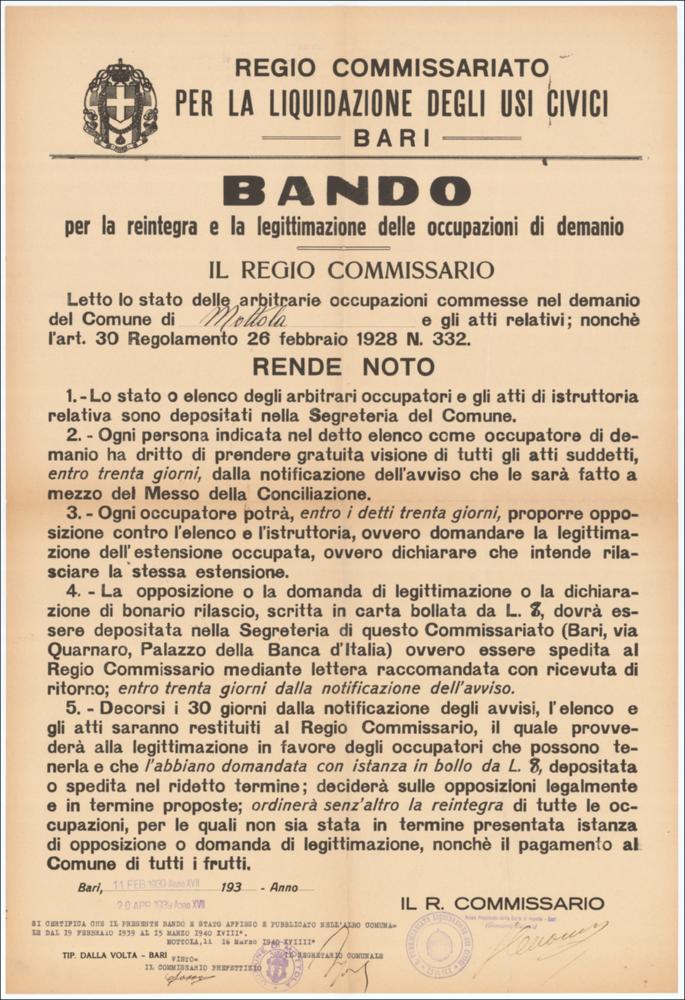 L'immagine è la riproduzione digitale di un Avviso Pubblico del 1939, a suo tempo affisso e pubblicato nell'Albo Comunale del Comune di Mottola, oggi conservato presso l'Archivio Regionale degli Usi Civici. Trattasi di un Bando per la reintegra e la legittimazione delle occupazioni di demanio, realizzato ad opera del Regio Commissariato per la Liquidazione degli Usi Civici di Bari.
