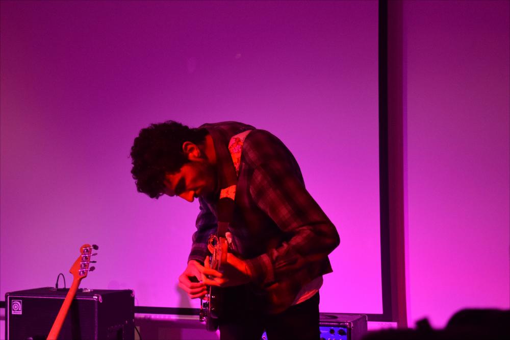 <p class="ql-align-justify">Lo scatto è tratto dalla performance della band “Violent Scenes”, esibitasi presso il Nuovo Spazio 13 nella serata dell’8 novembre 2024, in occasione del BIG Bari International Gender Festival.</p><p class="ql-align-justify">Custode della lezione di Euripide e di Godard, VS disprezza le rappresentazioni teatrali contemporanee a portata di telecomando, e riafferma la Tragedia come atto non-violento. VS è una litania nel tentativo di restare umani. Con l’uscita dell’ultimo EP Rebirth, la band ha ricominciato a suonare live: una rinascita post-pandemica intrinseca alla Natura. Nel 2023 hanno presentato l’EP negli USA con un tour lungo 15mila km, segnando la rinascita stilistica del gruppo, che parte ...