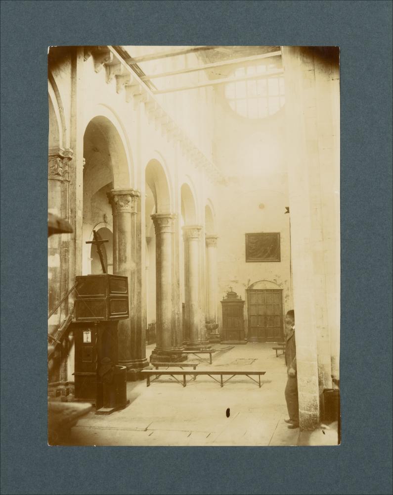 <div class="ql-editor"><div>Documentazione fotografica dell'interno della Cattedrale di Ruvo di Puglia, con v<span>eduta parziale della controfacciata e dell’arcata destra.</span></div><div><span class="ql-cursor">﻿</span>La raccolta fotografica di Giuseppe Ceci (1863-1938), studioso delle arti figurative dell’Italia meridionale e tra i promotori delle Società di Storia Patria di Napoli e della Puglia, si inserisce nel vivace clima culturale dell’Italia postunitaria, caratterizzato dal progressivo consolidarsi di una «coscienza nazionale» alimentata anche dal confronto e dal dialogo con le realtà storiche e culturali locali.</div><div>Oggi la Biblioteca Comunale di Andria conserva oltre settecento fotografie dedicate alla Pug...