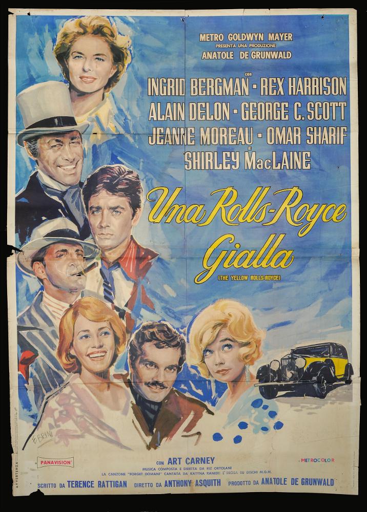 L'immagine riproduce uno dei manifesti conservati presso la Mediateca Regionale Pugliese (vedi Note). Si tratta del manifesto del film "Una Rolls-Royce Gialla" del 1964 per la regia di Anthony Asquith. La grande illustrazione è a firma di Ercole Brini, (E. Brini) maestro romano dal linguaggio delicato, riconoscibile per l'uso degli acquerelli che rendono le figure e le ambientazioni rappresentate come impalpabili e cariche di fascino. come avviene per il cielo rappresentato nel manifesto. Particolare la scelta di voler posizionare tutti i ritratti dei personaggi sul lato sinistro, quasi seguendo la guida immaginaria della montagna che si intravede sullo sfondo, al vertice abbiamo un ritratto, alla base tre. Sul lato destro abbiamo la Rolls-Royce gialla richiamata fin da...