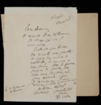 Restituendo a Giovanni Laterza il manoscritto di Alessandro Bonucci, Benedetto Croce scrive poco prima della sua partenza per Roma accusando ricezione di un numero eccessivo di moduli di contratto per i collaboratori della collana degli scrittori d'Italia ma lamenta di non aver ancora ricevuto le pagine di prova dei volumi della medesima collezione, che spera di trovare sarà di ritorno a Napoli.