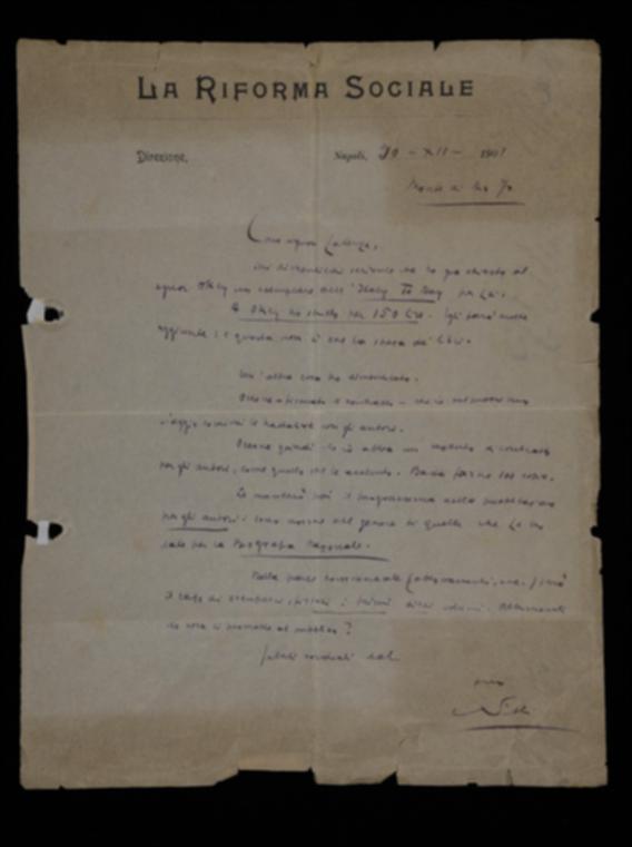 Nella lettera, Francesco Saverio Nitti comunica all'editore di aver contattato Okey per l'invio del volume in lingua originale da tradurre. Allega alla lettera il modello su cui redigere il contratto per la pubblicazione della collana "Biblioteca Meridionale".