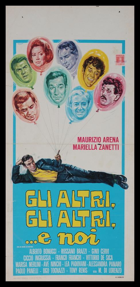 L'immagine riproduce uno dei manifesti conservati presso la Mediateca Regionale Pugliese (vedi Note). Si tratta della locandina del film "Gli altri, gli altri... e noi", a firma di Ezio Tarantelli. Noto per la produzione di illustrazioni per film minori e quelli del genere "Spaghetti western", Tarantelli è un artista e grafico, fondatore dello Studio E2 insieme al collega Enzo Sciotti. Tipico delle sue opere, anche la locandina in oggetto presenta una bella composizione ordinata. Lo sfondo bianco, usuale per le opere grafiche cinematografiche di questi anni, immerge il fruitore in una dimensione spazio-temporale immaginaria, dalla quale emergono i bei ritratti, molto realistici, dei personaggi principali, chiusi in palloncini colorati. Immancabile la cornice azzurra che...