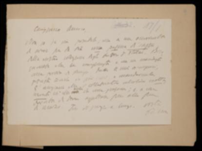 Nella cartolina, Benedetto Croce prega Giovanni Laterza di spedirgli un saggio della pagina di un volume degli scrittori d'Italia, da tirare poi in più copie e da spedire ai curatori dei volumi affinché abbiano presente l'impaginazione del testo.