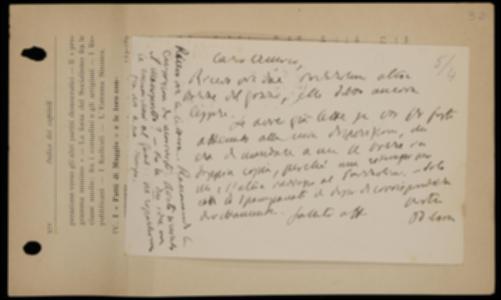 Nella cartolina, Benedetto Croce comunica a Giovanni Laterza di aver ricevuto da Giuseppe Prezzolini le bozze del volume di Carlo Gozzi, lamentando di non averne avuto copia direttamente dalla tipografia come stabilito in precedenza; si precisa invece che in merito al volume di Giambattista Della Porta si può continuare a spedire una sola copia delle bozze al curatore Vincenzo Spampanato. Il filosofo raccomanda inoltre all'editore barese la composizione del proprio volume sui lirici marinisti e lo avvisa che terrà in serbo per lui i due progetti editoriali, cui si accennava in una precedente missiva, inizialmente destinati all'editore Gambardella.