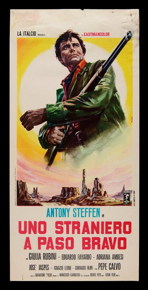 “Uno straniero a Paso Bravo” è un film del 1968 diretto da Salvatore Rosso. La sceneggiatura è scritta da Federico De Urrutia, Lucio Battistrada e Eduardo Manzanos. Nel cast ricordiamo Anthony Steffen, Eduardo Fajardo, Giulia Rubini, Adriana Ambesi, José Jaspe.
La locandina cinematografica è opera del celebre pittore di cinema Renato Casaro, uno tra i maggiori rappresentanti della grafica e del manifesto. Nato a Treviso nel 1935 comincia la sua carriera artistica da autodidatta ma in breve arriva a sviluppare un proprio stile di grande eleganza e raffinatezza formale. Tecniche diverse si mescolano nel suo linguaggio innovativo che si caratterizza sia per l’uso del pennello sia per quello dell’aerografo che gli consentirà di ottenere effetti sfumati e volumetrici di gran...