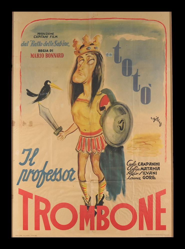 “Il ratto delle Sabine” è un film del 1945, diretto da Mario Bonnard, riedito nel 1950 col titolo “Il professor Trombone”. La sceneggiatura è di Mario Amendola, Mario Bonnard e Giorgio Moser.
Tra gli interpreti figurano, al fianco di Totò, Carlo Campanini, Clelia Matania, Laura Gore, Aldo Silvani.
Il manifesto cinematografico è firmato dal celebre Rinaldo Gèleng, artista romano eclettico che intraprende la sua carriera grafica e pittorica negli anni ’40, per lavorare anche a Parigi nel decennio successivo, e poi tornare a Roma. L’atmosfera dei suoi dipinti è spesso surreale, la sua tecnica fresca e pittorica. Da non dimenticare le sue doti da grande ritrattista che rintracciamo in maniera evidente su questo manifesto con Totò in primo piano.
Il manifesto originale è con...