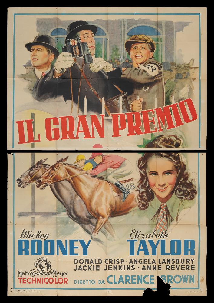 L'immagine riproduce uno dei manifesti conservati presso la Mediateca Regionale Pugliese (vedi Note). Si tratta di uno dei manifesti del film “Gran Premio”, commedia americana del 1944. La firma che leggiamo sul lato a destra appartiene all’illustratore Holzer, noto soprattutto come autore di serie di cartoline perlopiù umoristiche ed in diverse lingue (italiano, spagnolo, francese, olandese, tedesco, svedese, finlandese e danese). Ha firmato il manifesto della Lotteria di Merano, per i Buoni del Tesoro 1959 e per il Prestito Nazionale 1966. Talvolta firma con la sola H e a volte viene erroneamente confuso con Adalbert Holzer, altro illustratore. Anche questa composizione riflette il suo stile, in cui le figure sono la parte più rilevante. I protagonisti sono rappresent...