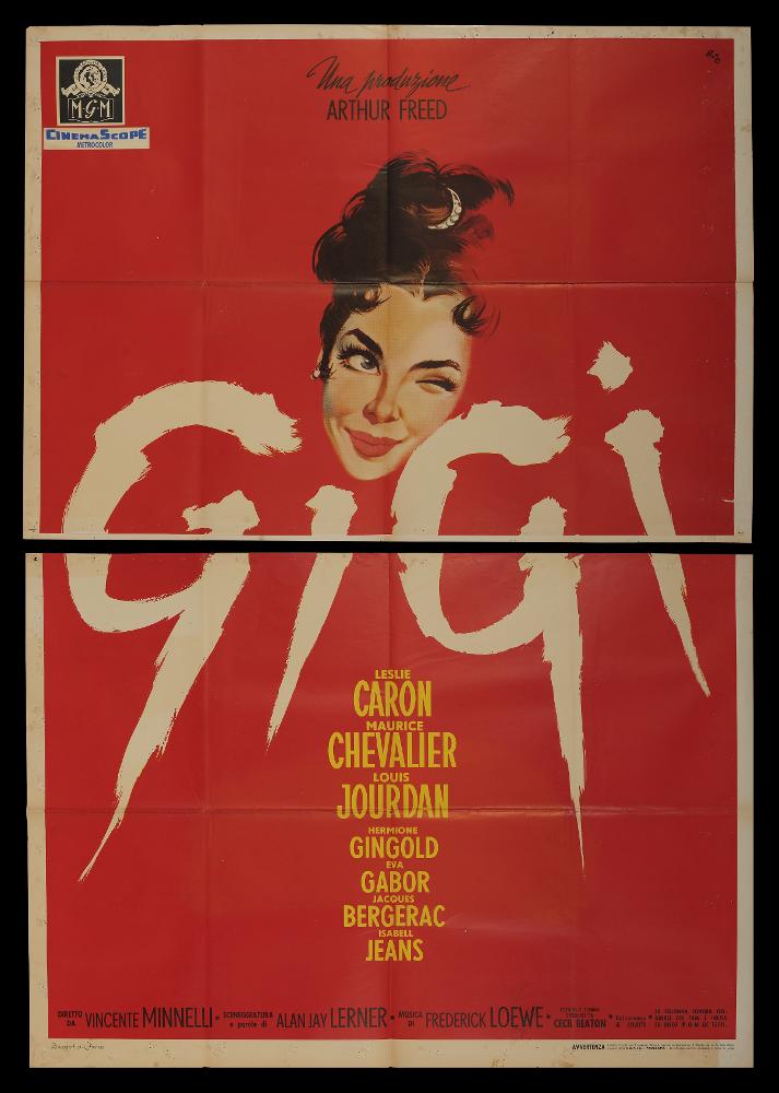 L'immagine riproduce uno dei manifesti conservati presso la Mediateca Regionale Pugliese (vedi Note). Si tratta di una delle versioni grafiche del manifesto del film “Gigi” del 1958 per la regia di Vincente Minelli a firma di Nano (Silvano Campeggi) come si evince dalla firma presente in alto sul lato destro. Illustratore e pittore di fama mondiale, allievo di Luigi Martinati, fu autore di alcuni tra i più bei manifesti del cinema italiano come Via col vento, Ben Hur e i suoi quattro cavalli bianchi e Colazione da Tiffany. Nell’immediato dopoguerra viene ingaggiato dall’American Red Cross come ritrattista e caricaturista per i soldati in convalescenza. Questa è, per il giovane Campeggi, l’occasione di esercitarsi sul ritratto che poi diventerà una delle sue specialità n...