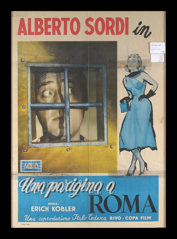 “Una parigina a Roma” è un film del 1954 diretto da Erich Kobler, su sceneggiatura di Oreste Biancoli, Ettore Scola e Ákos Tolnay. Tra i principali interpreti ricordiamo Albero Sordi, Barbara Laage, Anna Maria Ferrero, Erwin Strahl.
Il manifesto cinematografico, privo di firma, presenta una composizione grafica di impatto che unisce fotografia e disegno. Sulla sinistra Alberto Sordi e sulla destra la bella parigina, ritratta con tratto quasi fumettistico.
Il manifesto originale è conservato nell’Archivio della Mediateca Regionale Pugliese.
...