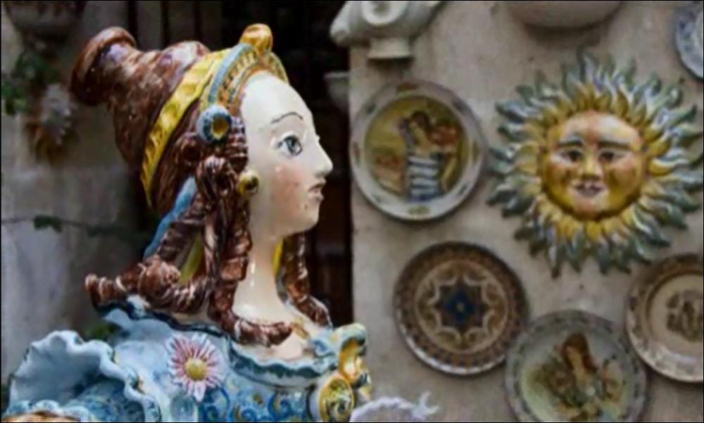 Prodotto nell'ambito dei Progetti Integrati Settoriali (PIS), cofinanziati dall'Unione Europea - F.E.S.R. sul POR Puglia 2000-2006 per il recupero, la valorizzazione e la gestione dei beni storico-culturali pugliesi e per il potenziamento della ricettività turistica, lo slideshow raccoglie delle immagini su Grottaglie, cittadina in provincia di Taranto, sviluppatasi su un territorio ricco di gravine, crepacci simili ai canyon americani che, sin dalla preistoria, hanno accolto numerose civiltà. Nota per la sua tradizionale produzione di ceramiche, tanto da avere un intero quartiere dedicato alle botteghe dei maestri ceramisti, Grottaglie custodisce nel cuore del centro storico la Cattedrale del XIV secolo realizzata in puro stile tardo-romanico pugliese, il castello Epis...