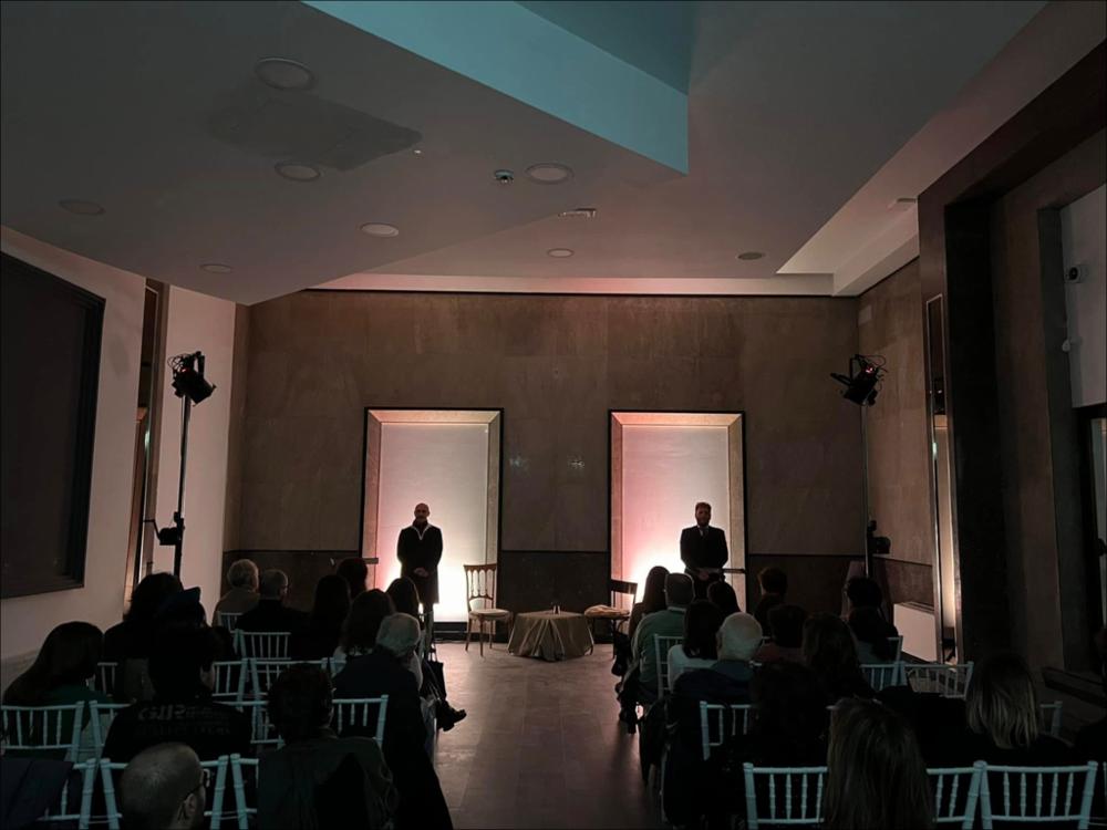 <div>Lo scatto racconta un momento dello spettacolo “Delle veglie, delle steppe e altre storie”, diretto da Marinella Anaclerio con Loris Leoci e Dino Parrotta, andato in scena il 15 novembre 2024 presso il Teatro AncheCinema di Bari.</div><div>Una lettura in cui, tra provocazioni tra i due autori e provocazioni al pubblico, tra polemiche ed incontri inaspettati, si proverà ad aprire alcune porte sulla preziosa magnificenza dell’arte di questi due pilastri della letteratura russa e mondiale.</div>...