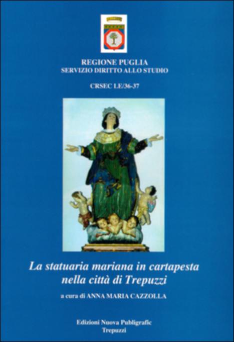 Il presente volume è parte della grande raccolta denominata “Libri di Puglia”, progetto di digitalizzazione a cura di Nicola Pergola che ha lo scopo di rendere fruibile la produzione editoriale dei Centri regionali di servizi educativi e culturali e degli Assessorati alla cultura e alla Pubblica Istruzione della Regione Puglia, dal 1968 agli anni 2000. Raccordato ad una analoga mostra, il volume è il risultato di un primo censimento dei manufatti in cartapesta presenti nel centro salentino. Una premessa di Vincenza Musardo Talò sottolinea l'importanza di questa produzione artistica, troppo spesso considerata una marginale esperienza artigianale, espressione di una pietà popolare un tempo molto sentita. Segue poi il catalogo, articolato in due sezioni. La prima esamina 1...