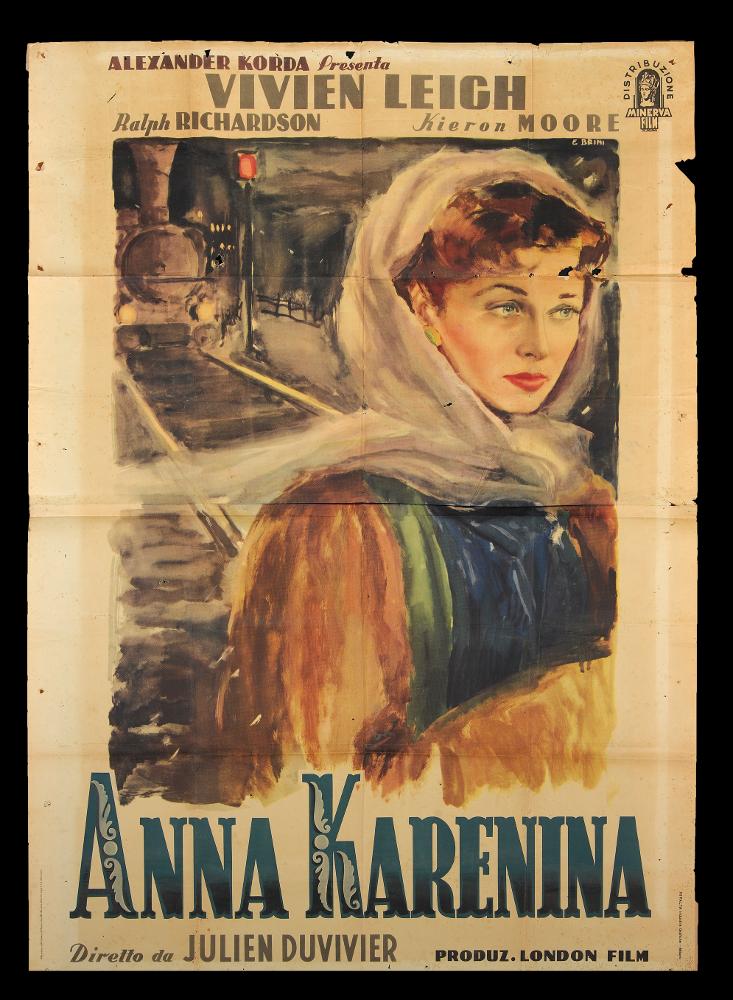 L'immagine riproduce uno dei manifesti conservati presso la Mediateca Regionale Pugliese (vedi Note). Si tratta della versione grafica del manifesto del film "Anna Karenina", la cui illustrazione è a firma di Ercole Brini. Artista dalle composizioni pittoriche delicate, Brini prediligeva l'uso degli acquerelli, tecnica che gli permetteva di creare racconti in cui le figure si fondono al paesaggio, figure diverse si fondono una nell'altra, in atmosfere impalpabili e ricche di fascino e poesia. Anche per questo film, Brini realizza una composizione raffinatissima, tutta incentrata sulla figura Anna Karenina, interpretata dall'attrice Vivien Leigh. Pochi elementi e pennellate vibranti rendono la malinconia, ma anche l'intimità e il pathos di tutto il film drammatico tratto...