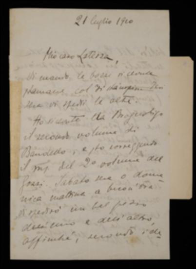 Nella lettera, inviando a Giovanni Laterza alcune bozze licenziate per la stampa, Fausto Nicolini comunica che gli spedirà presto i manoscritti per il secondo volume di Matteo Bandello e per il secondo di Carlo Gozzi, da completare, come stabilito da Benedetto Croce, insieme ai rispettivi primi volumi entro settembre. Il Nicolini poi, avvisato il Laterza della sua prossima villeggiatura a Portici, sollecita l'indice dei capitoli del volume in corso del Gozzi; quando infine la tiratura di tutti i fogli sarà terminata, dovrà spedirsene una copia a Giuseppe Prezzolini perché possa compilare l'indice dei nomi.