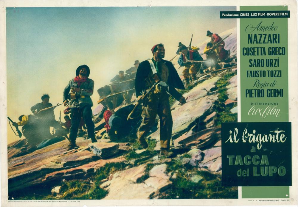L'immagine è la riproduzione digitale del manifesto cinematografico del film “Il brigante di Tacca del Lupo”, prodotta in occasione dell'evento "Cinema 150 anni. Mostra di manifesti d'epoca sul Risorgimento". La mostra, allestita negli spazi della Mediateca Regionale di Bari, è stata realizzata nel 2011 dall'Ufficio Attività culturali e audiovisivi, afferente al Servizio Cultura e Spettacolo della Regione Puglia, in occasione delle celebrazioni dei 150 anni dell'Unità d'Italia. L'immagine ci presenta una fotobusta elegante, con la tipica cornice e i riferimenti del film ordinati tutti sulla destra, mentre quasi a piena pagina vi è una scena del film, che inquadra i briganti durante un combattimento, enfatizzato e drammatizzato dai colori accesi tipici delle locandine de...
