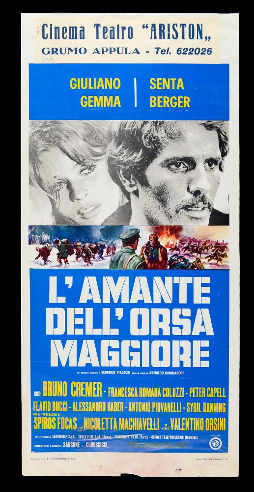 “L'amante dell'Orsa Maggiore” è un film italiano del 1971 diretto da Valentino Orsini, tratto dall'omonimo romanzo di Sergiusz Piasecki. La sceneggiatura è scritta da Valentino Orsini, Sergiusz Piasecki e Mino Roli.
Nel cast ricordiamo Giuliano Gemma, Senta Berger, Bruno Cremer, Peter Capell.
La locandina cinematografica è opera del celebre pittore di cinema Renato Casaro, uno tra i maggiori rappresentanti della grafica e del manifesto. Nato a Treviso nel 1935 comincia la sua carriera artistica da autodidatta ma in breve arriva a sviluppare un proprio stile di grande eleganza e raffinatezza formale. Tecniche diverse si mescolano nel suo linguaggio innovativo che si caratterizza sia per l’uso del pennello sia per quello dell’aerografo che gli consente di ottenere effetti...