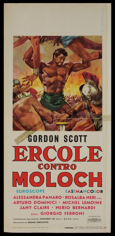 L'immagine riproduce uno dei manifesti conservati presso la Mediateca Regionale Pugliese (vedi Note). Si tratta di una delle versioni grafiche della locandina del film italiano “Ercole contro Moloch”, del 1963. L’illustratore del manifesto è Averardo Ciriello, come si evince dalla firma in alto a sinistra. Emerge il suo tipico tratto pittorico, caratterizzato da un uso del colore in funzione simbolica e fortemente emotiva, con un’attenzione, quasi maniacale, per il dettaglio e le sfumature chiaroscurali. Lo spazio compositivo è chiaro, proporzionato e comunicativo, occupato dall’imponente Ercole, che Ciriello rappresenta come una figura di forza che spicca nella battaglia. Notevole il punto di vista rappresentato e i colori caldi usati, che sfociano nelle fiamme sullo s...