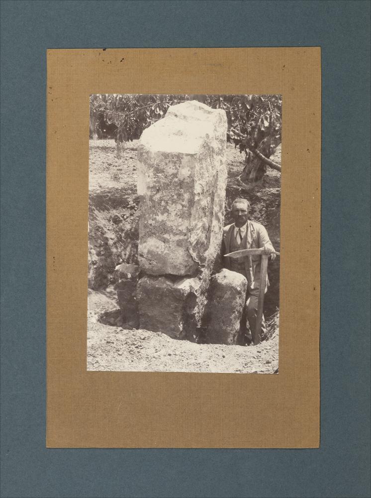 <div class="ql-editor"><div>Documentazione fotografica storica del ritrovamento del Dolmen di Bisceglie.</div><div>﻿La raccolta fotografica di Giuseppe Ceci (1863-1938), studioso delle arti figurative dell’Italia meridionale e tra i promotori delle Società di Storia Patria di Napoli e della Puglia, si inserisce nel vivace clima culturale dell’Italia postunitaria, caratterizzato dal progressivo consolidarsi di una «coscienza nazionale» alimentata anche dal confronto e dal dialogo con le realtà storiche e culturali locali.</div><div>Oggi la Biblioteca Comunale di Andria conserva oltre settecento fotografie dedicate alla Puglia medievale, a Napoli e al patrimonio storico-artistico dell’Italia meridionale. Il corpus restituisce l...