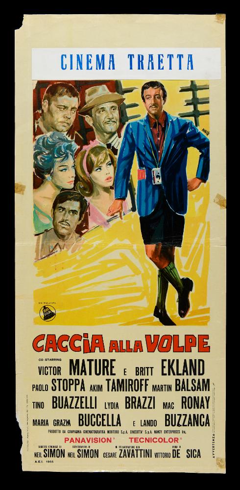 “Caccia alla volpe” è un film del 1966 diretto da Vittorio De Sica, su sceneggiatura di Neil Simon e Cesare Zavattini. Tra gli interpreti principali ricordiamo Peter Sellers, Victor Mature, Britt Ekland, Martin Balsam, Paolo Stoppa, Akim Tamiroff, Lydia Brazzi, Mac Ronay, Maria Grazia Buccella, Lando Buzzanca.
La locandina cinematografica è opera del celebre pittore di cinema Tino Avelli, nato a Tripoli nel 1938 e poi trasferitosi a Roma. Le sue opere rivelano il gusto per la grafica e la passione per l’acquerello che conferisce alle figure una trama leggera e delicata. Avelli è un artista capace di raccontare dramma e commedia con profonda raffinatezza. Suggestiva, in questa immagine, la scelta dei colori intensi e vivaci che conferiscono una singolare vivacità alla sc...