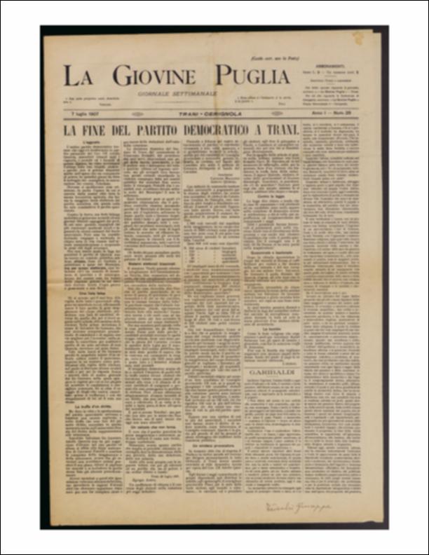 Il documento è parte della collezione del fondo libri digitalizzati della Biblioteca provinciale La Magna Capitana di Foggia, comprendente alcune monografie di diversi secoli e periodici del Novecento. Nello specifico si tratta del num. 28 dell'anno I de “La Giovine Puglia. Giornale socialista settimanale” del 7 luglio 1907. Il giornale annuncia a grandi lettere "La fine del partito democratico a Trani". Secondo quanto si scrive, l'antico partito democratico tranese si sarebbe trasformato nel partito "personale" del Cavalier Uff. Adolfo Quercia, che in soli quindici giorni avrebbe fatto il sorteggio dei consiglieri, la convocazione dei comizi, la conquista della maggioranza, l'elezione. In seconda pagina, a seguire della rubrica "Scherzando e non...", si ripropone un pe...